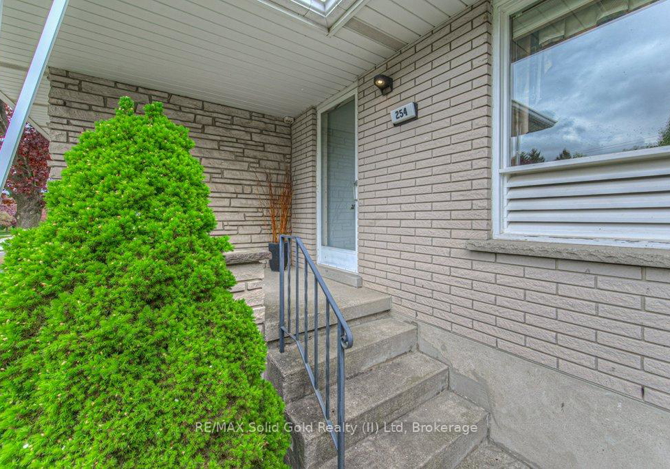254-village-road-kitchener-ontario-x12356867