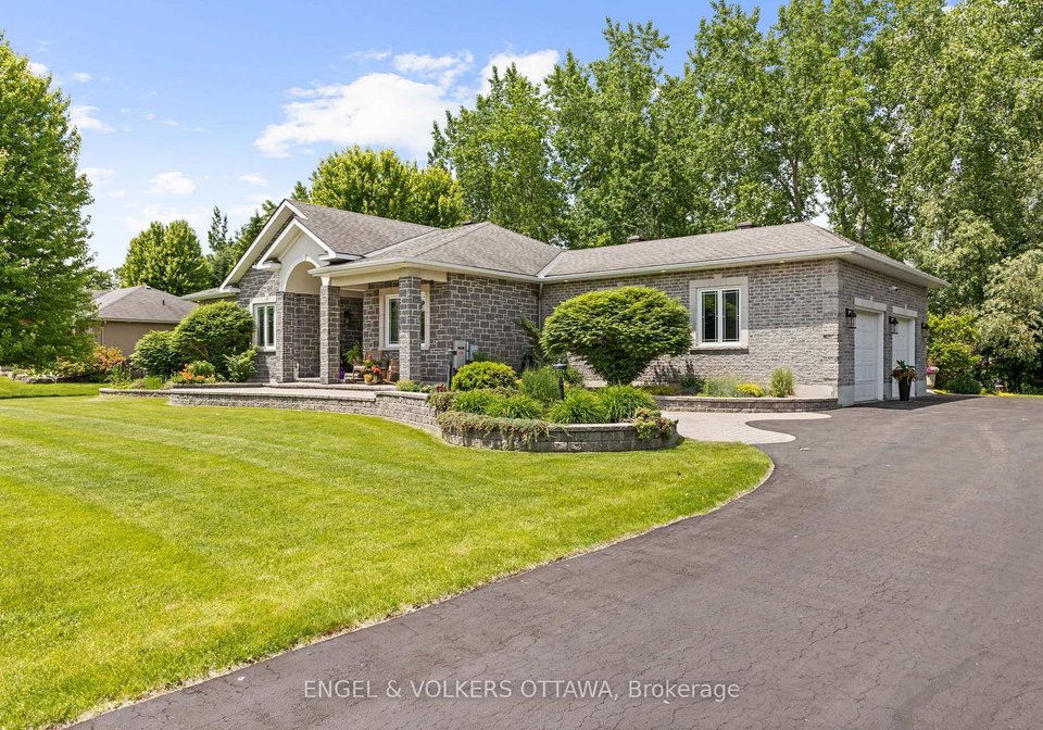 6957-lake-forest-walk-ottawa-ontario-x12356884