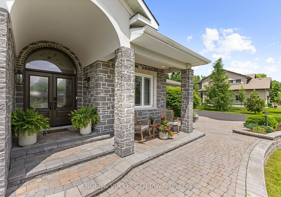 6957-lake-forest-walk-ottawa-ontario-x12356884