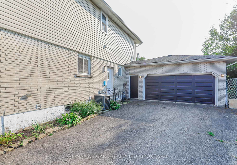 18-roxborough-court-st-catharines-ontario-x12357415