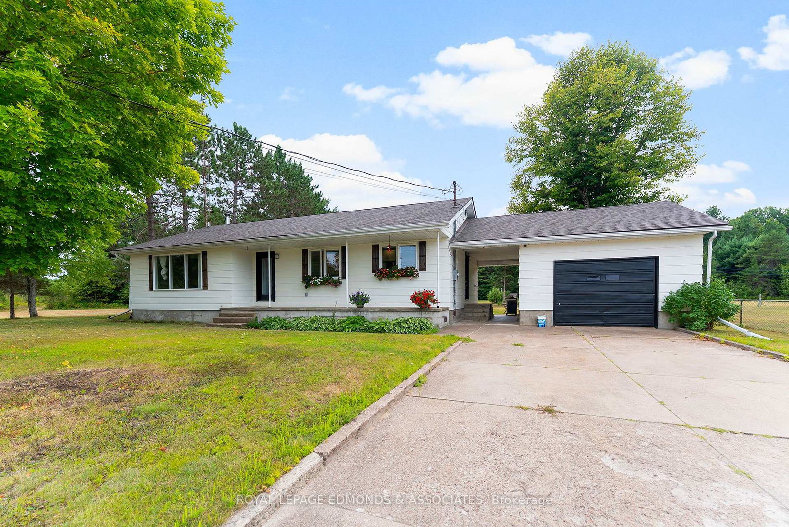 135-uniacke-lane-deep-river-ontario-x12357559