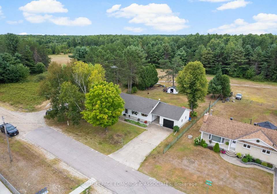 135-uniacke-lane-deep-river-ontario-x12357559