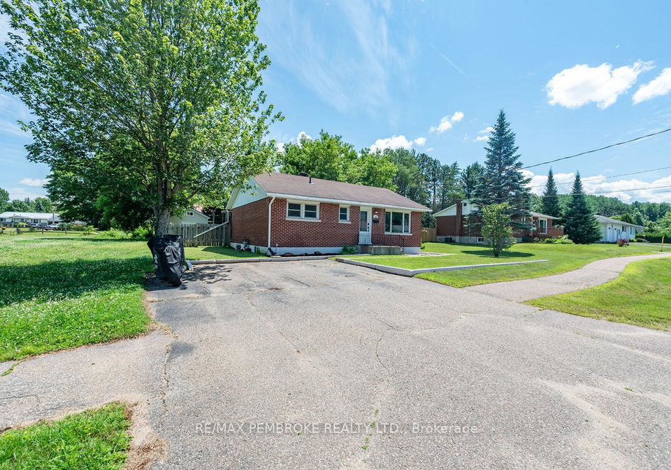 10-silke-drive-petawawa-ontario-x12358274
