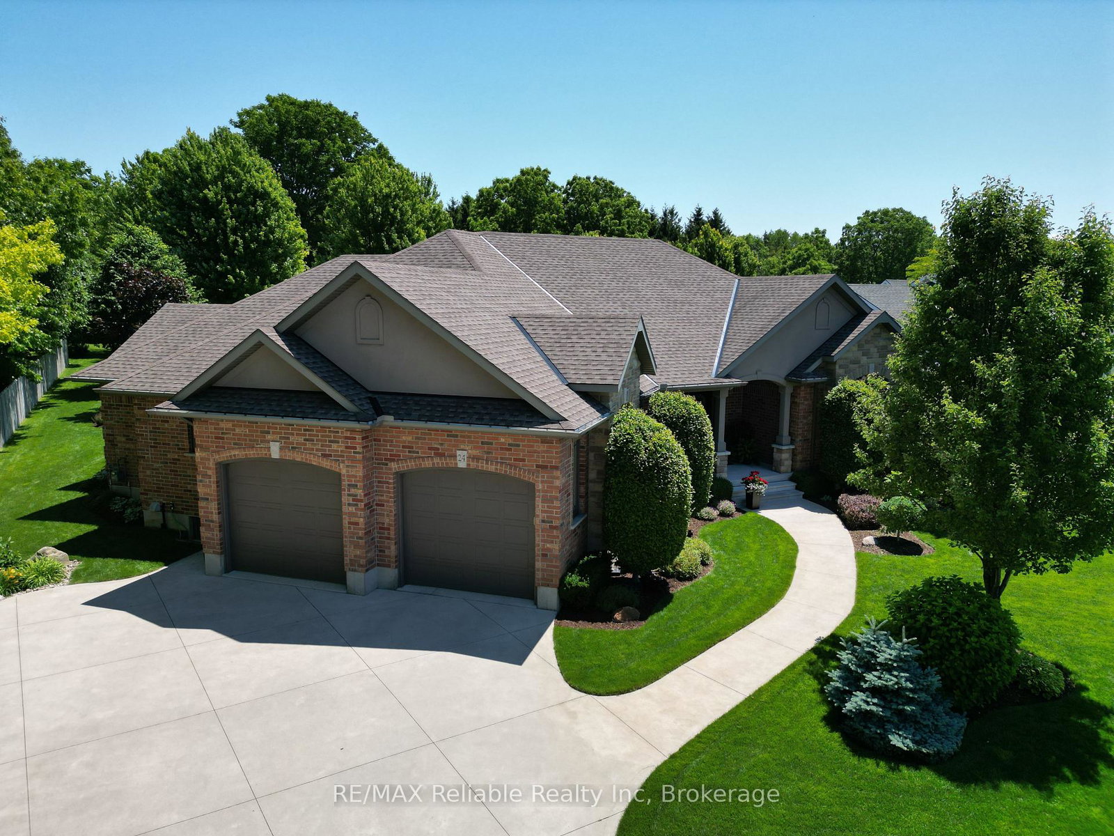 24-carriage-lane-bluewater-ontario-x12358861