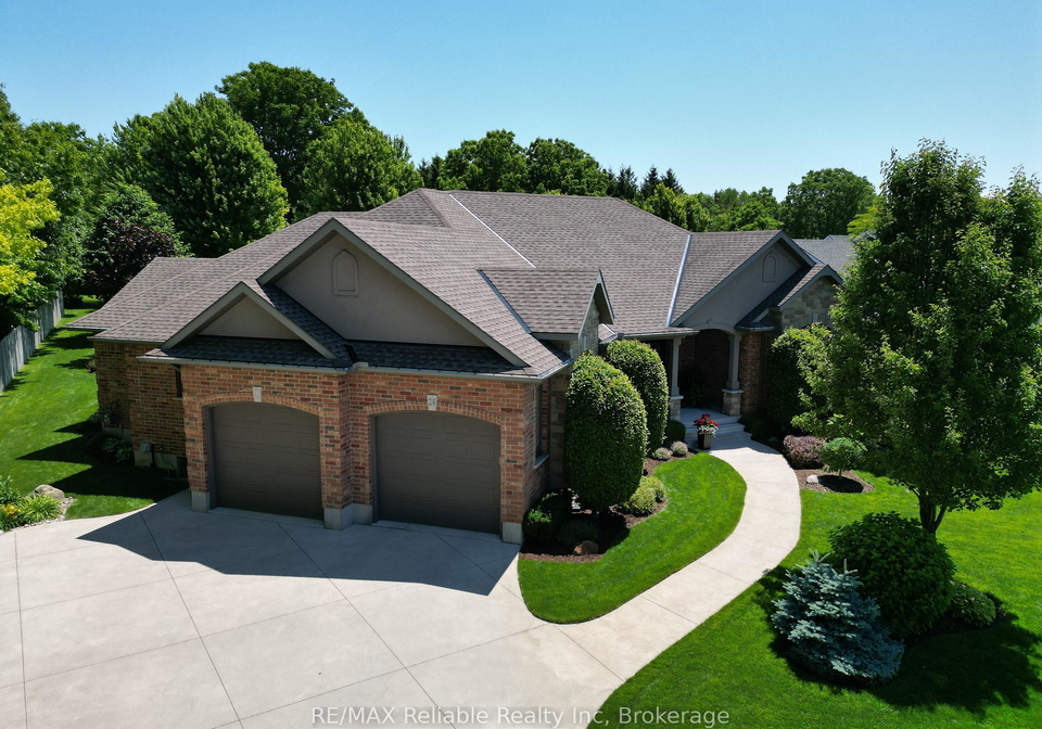 24-carriage-lane-bluewater-ontario-x12358861