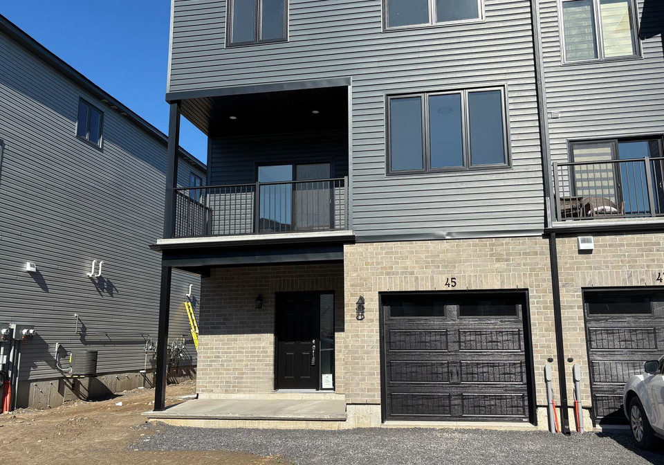 45-evans-street-prince-edward-county-ontario-x12359375