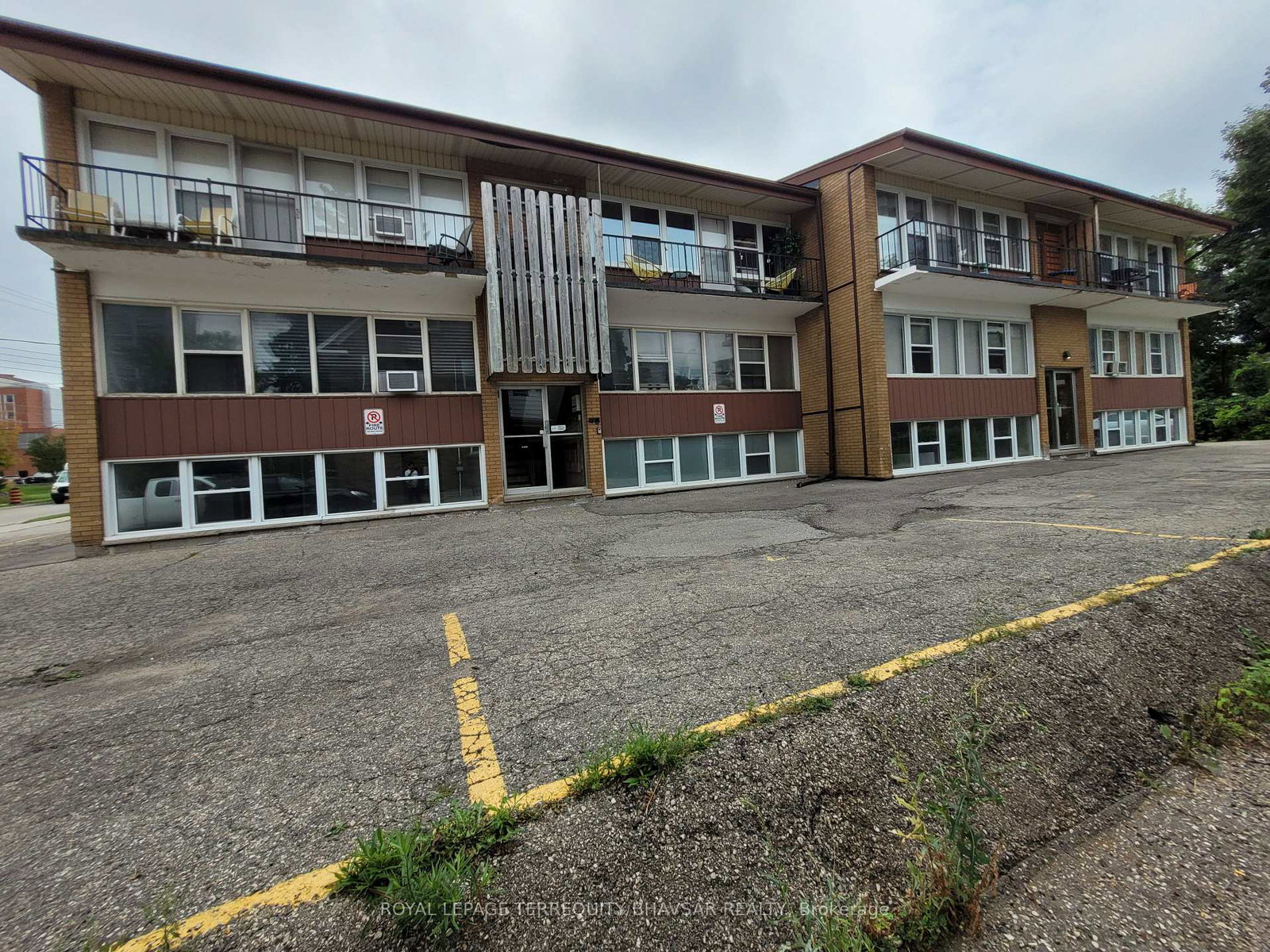 52park-street-kitchener-ontario-x12360393