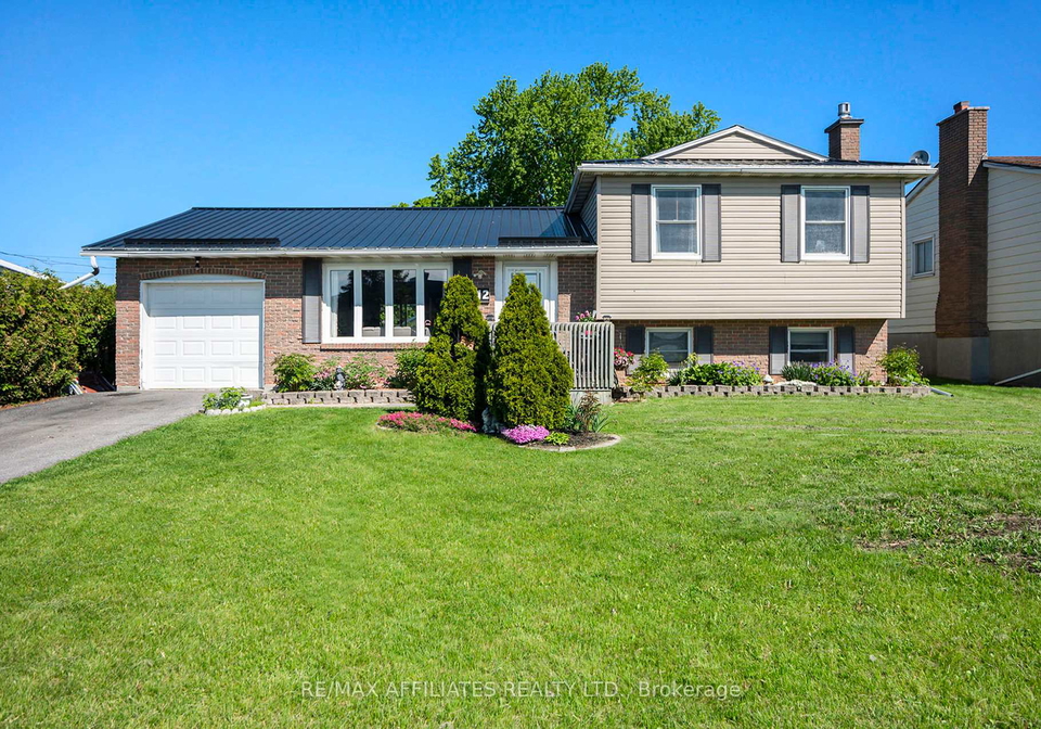 12-ross-street-e-smiths-falls-ontario-x12362557