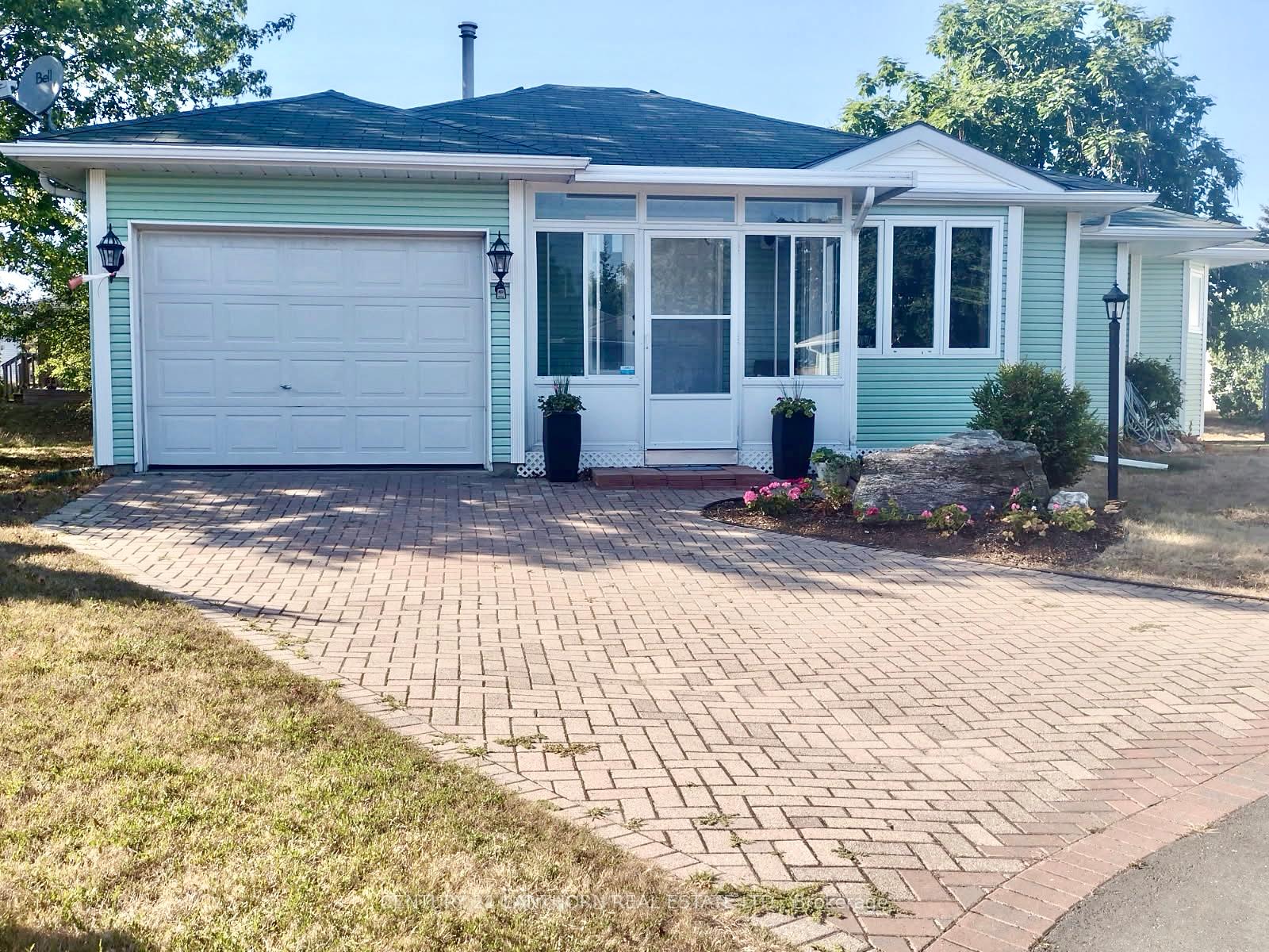 9-reynolds-place-prince-edward-county-ontario-x12362675