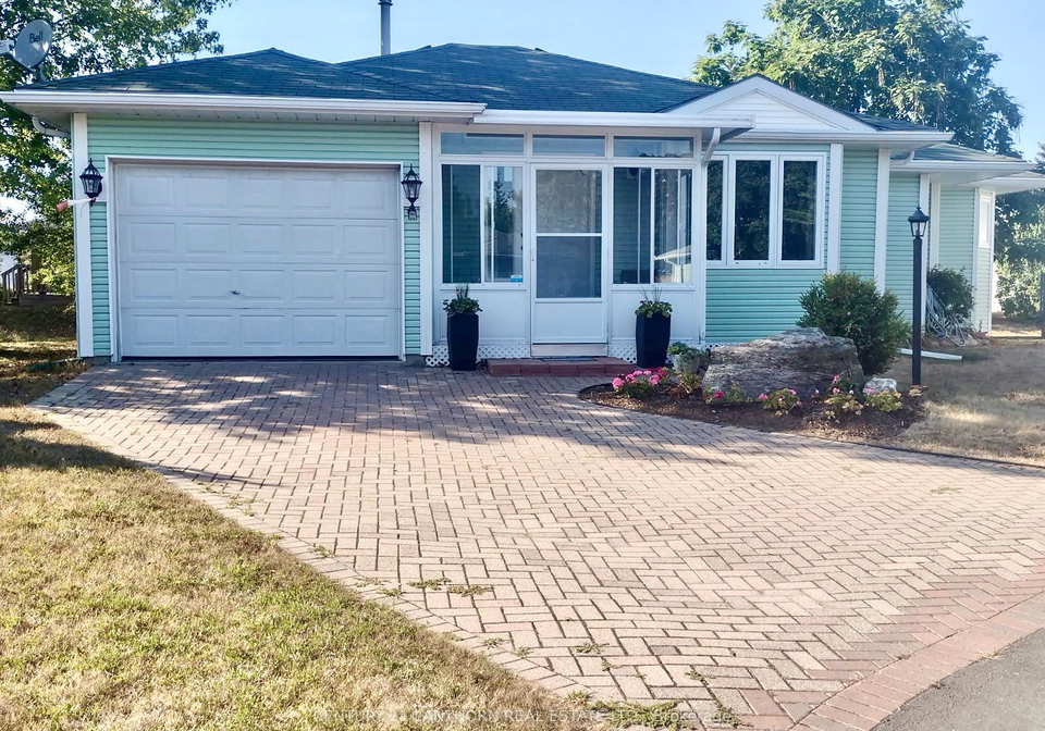 9-reynolds-place-prince-edward-county-ontario-x12362675