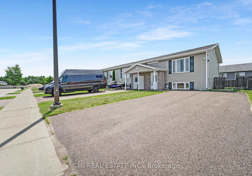 35-renfrew-street-petawawa-ontario-x12362894