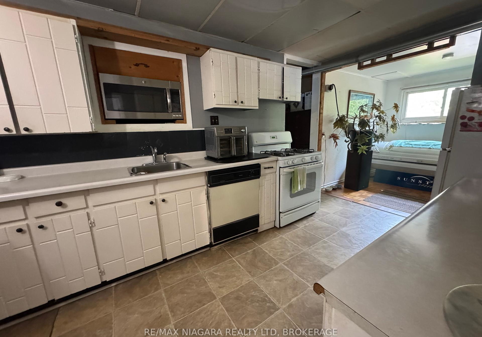 1640-dominion-road-fort-erie-ontario-x12363309