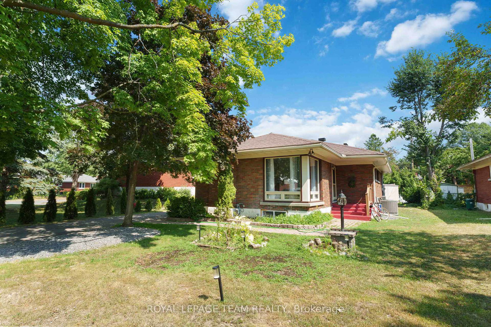 1587-devon-street-ottawa-ontario-x12363772