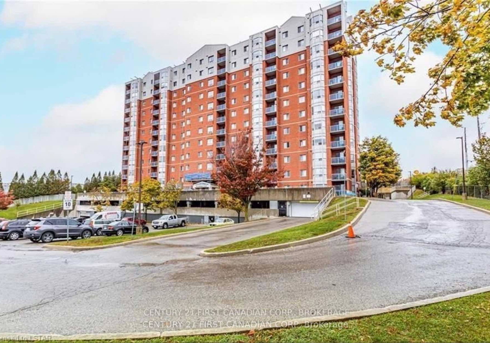 30-chapman-court-london-north-ontario-x12363793