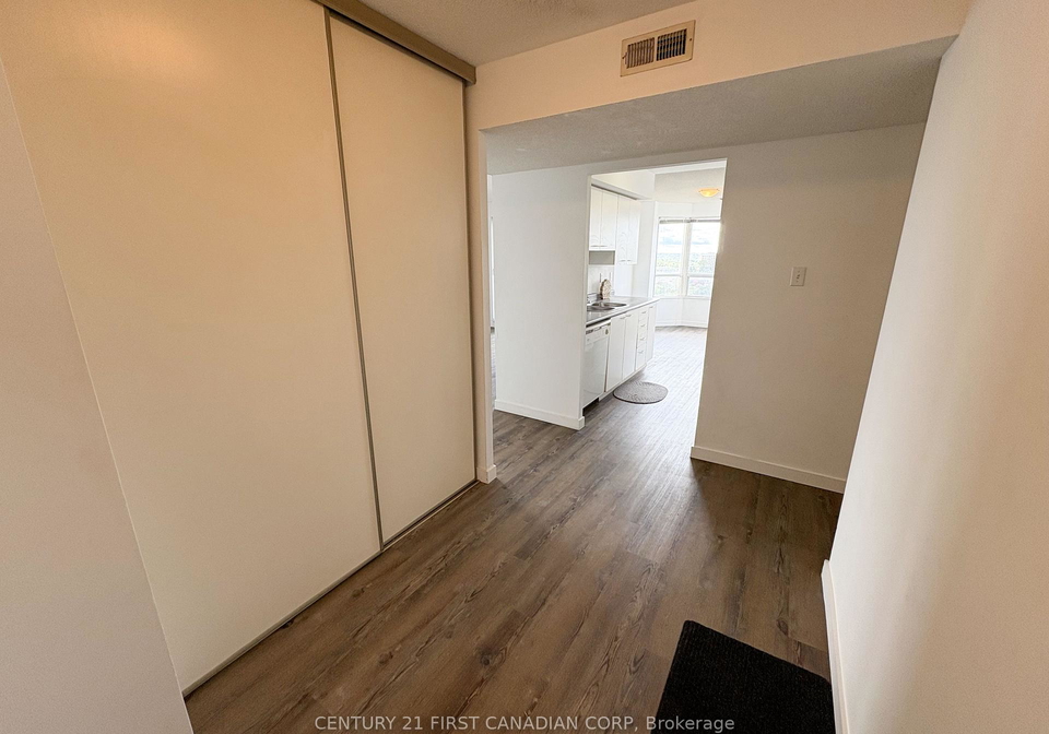 30-chapman-court-london-north-ontario-x12363793