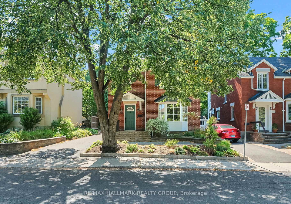82-laurentian-place-ottawa-ontario-x12363970