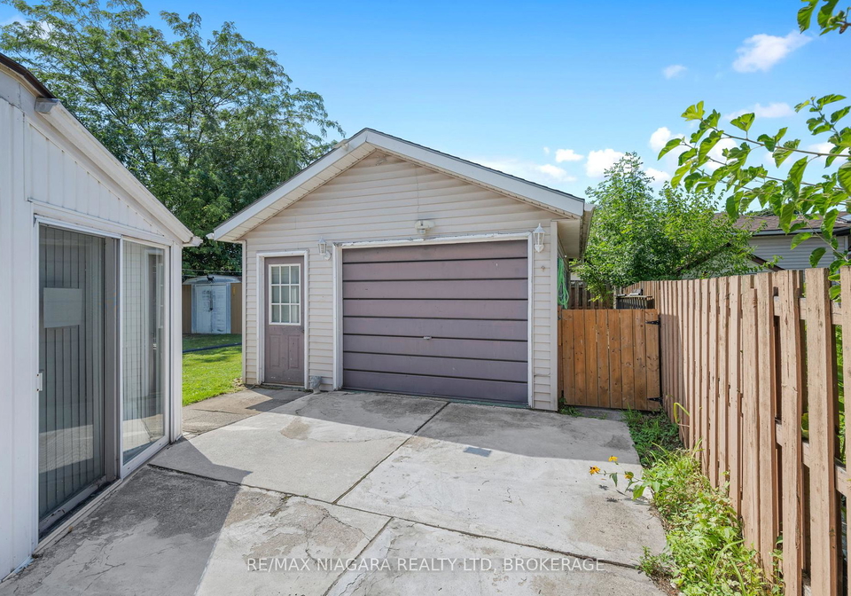 9-ashford-place-st-catharines-ontario-x12364021
