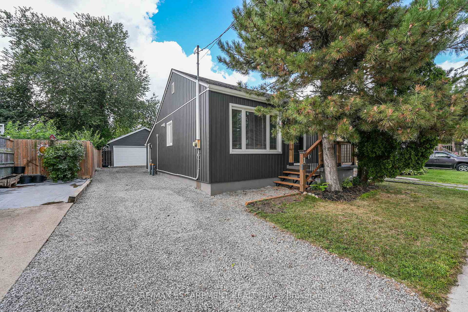 1-waverley-road-st-catharines-ontario-x12365134