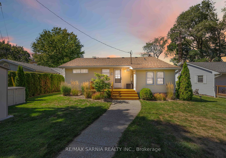 5332-broadview-avenue-lambton-shores-ontario-x12365813