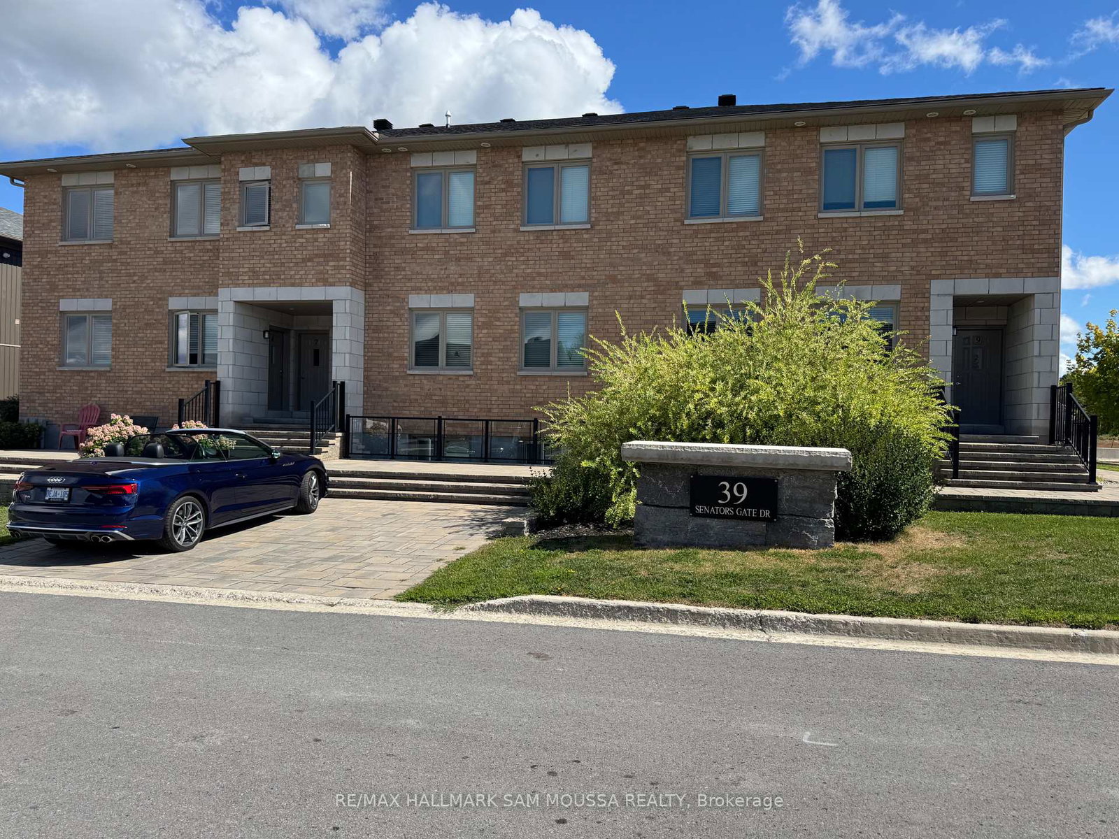 39-senators-gate-drive-perth-ontario-x12366133