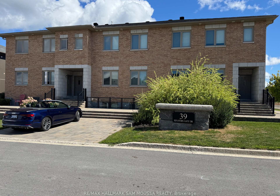 39-senators-gate-drive-perth-ontario-x12366133