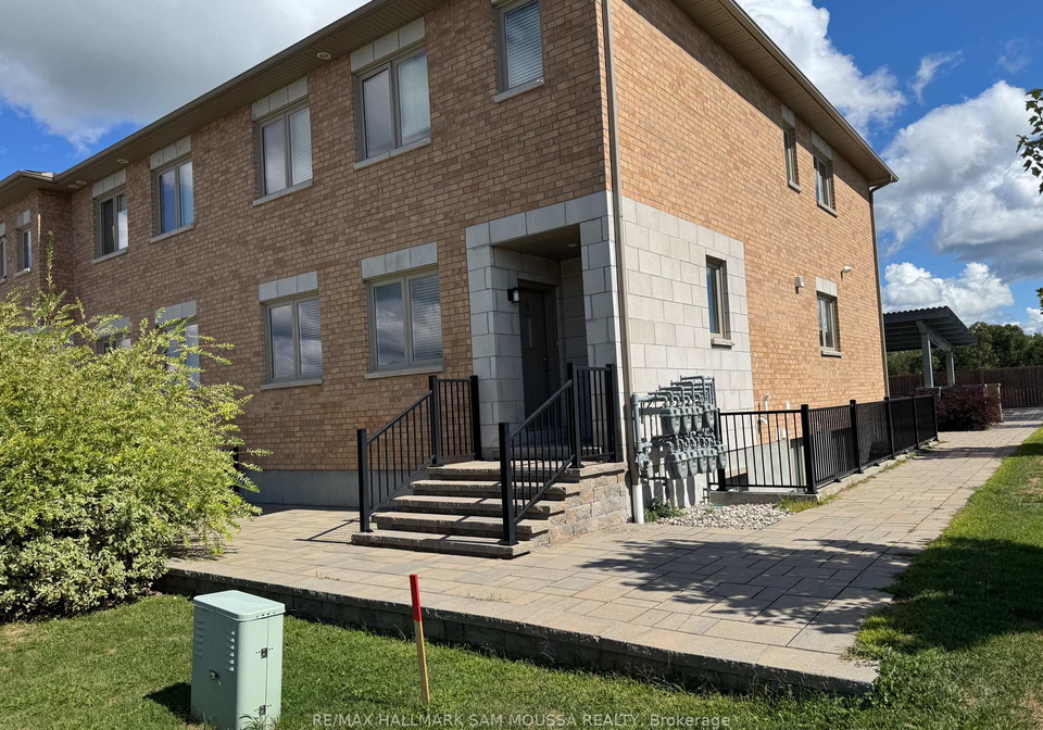 39-senators-gate-drive-perth-ontario-x12366133