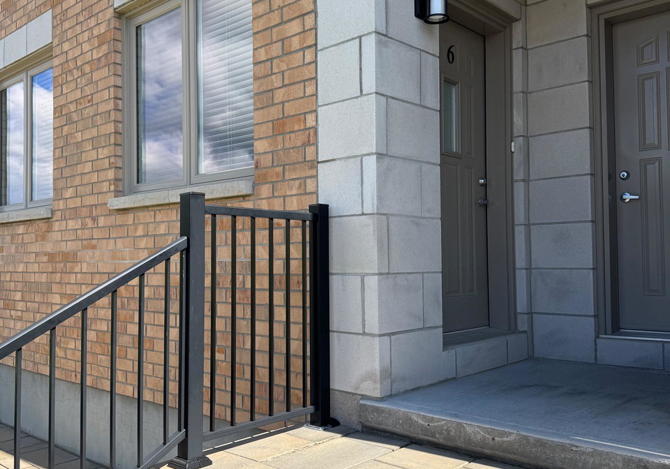 39-senators-gate-drive-perth-ontario-x12366133