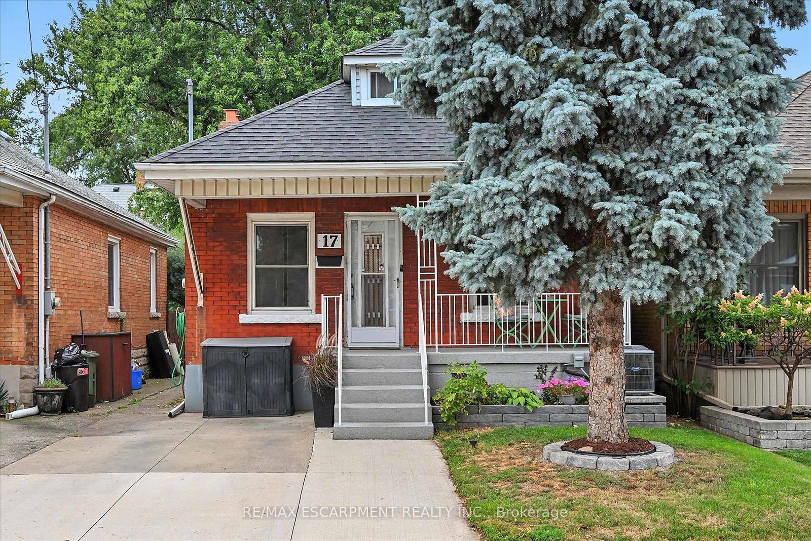 17-cameron-avenue-n-hamilton-ontario-x12366450