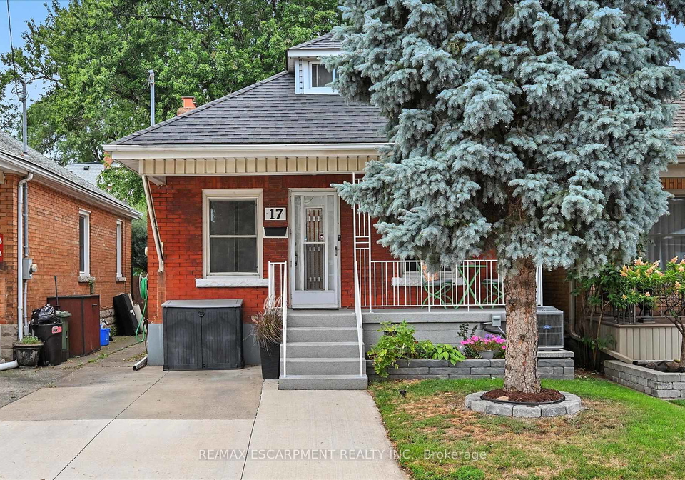 17-cameron-avenue-n-hamilton-ontario-x12366450