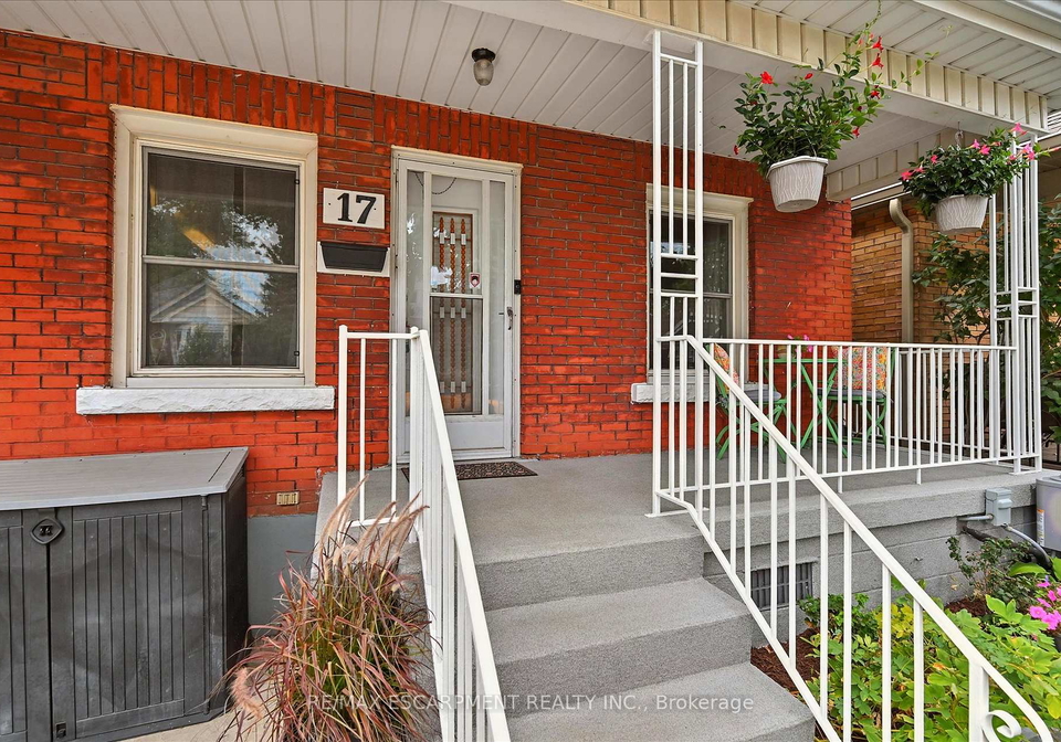 17-cameron-avenue-n-hamilton-ontario-x12366450