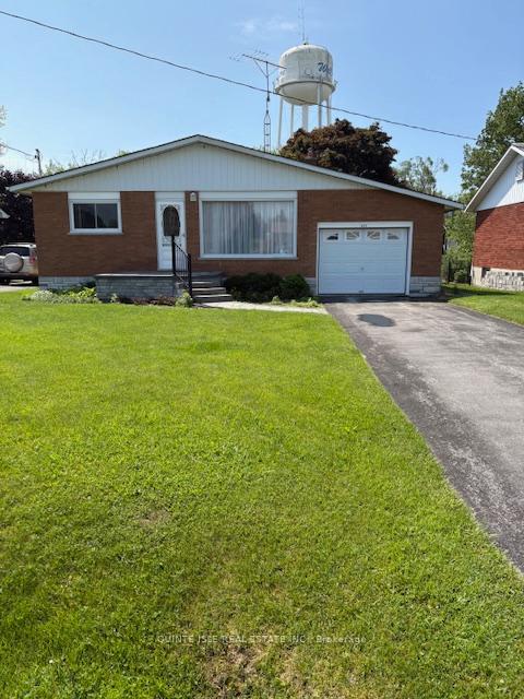 201-e-niles-st-street-e-prince-edward-county-ontario-x12367538