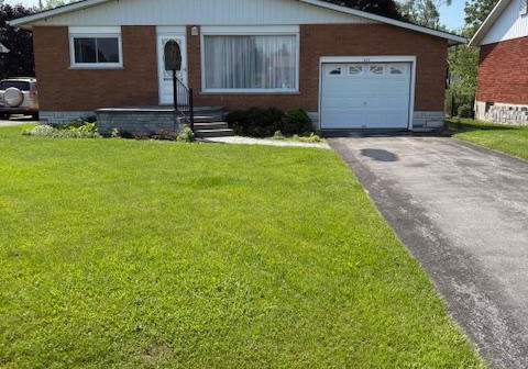 201-e-niles-st-street-e-prince-edward-county-ontario-x12367538
