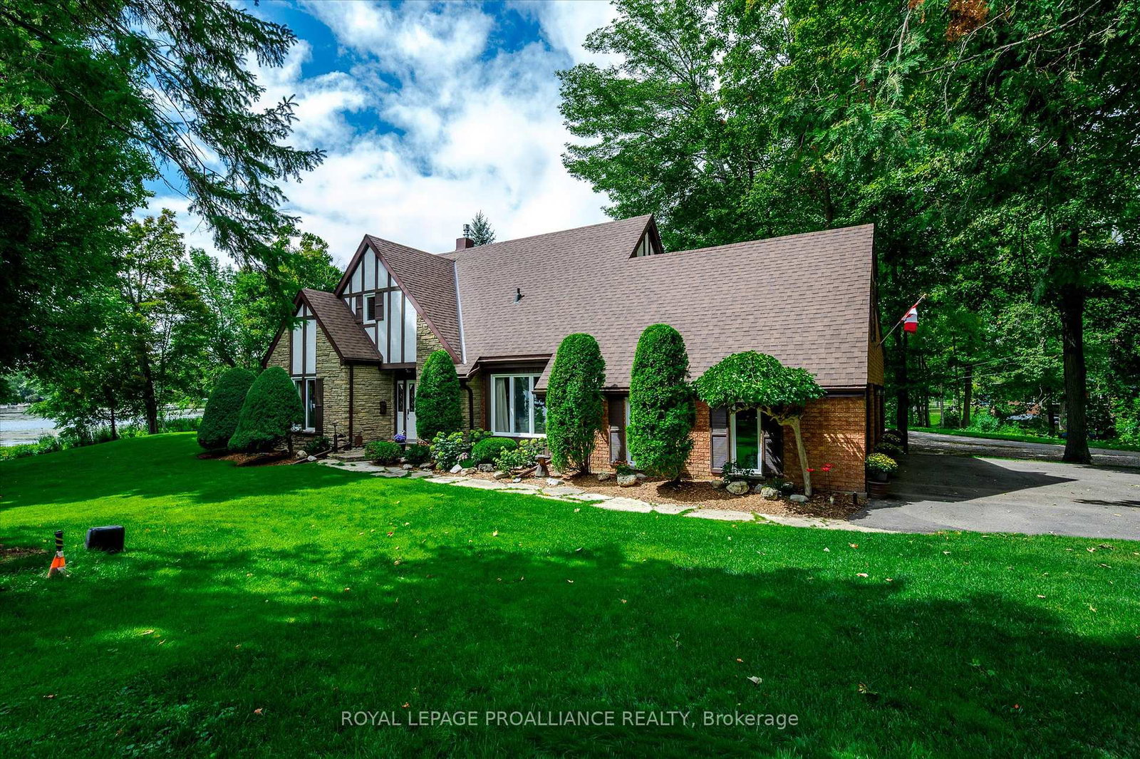 82-cadillac-boulevard-kawartha-lakes-ontario-x12368016