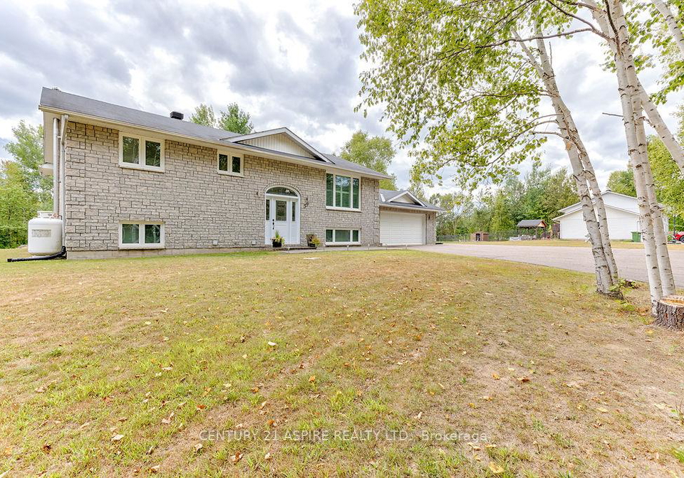 39-sufian-street-laurentian-valley-ontario-x12368066