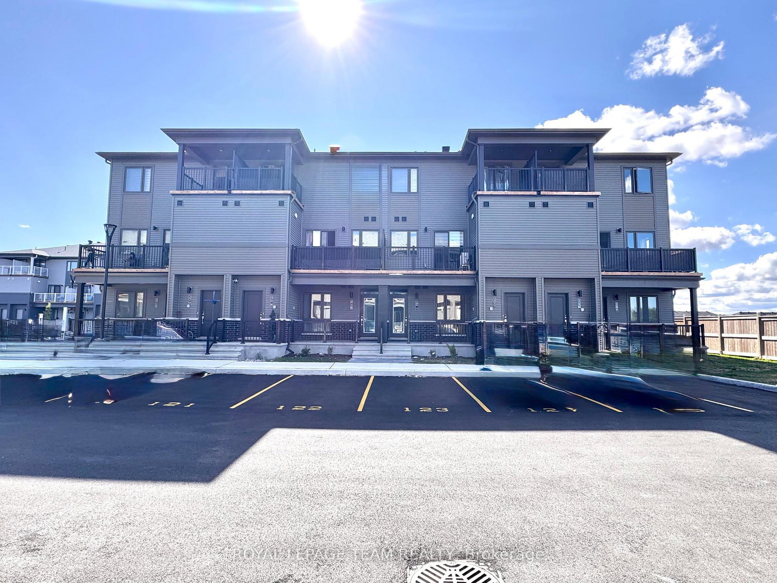 212-parnian-pvt-ottawa-ontario-x12368748