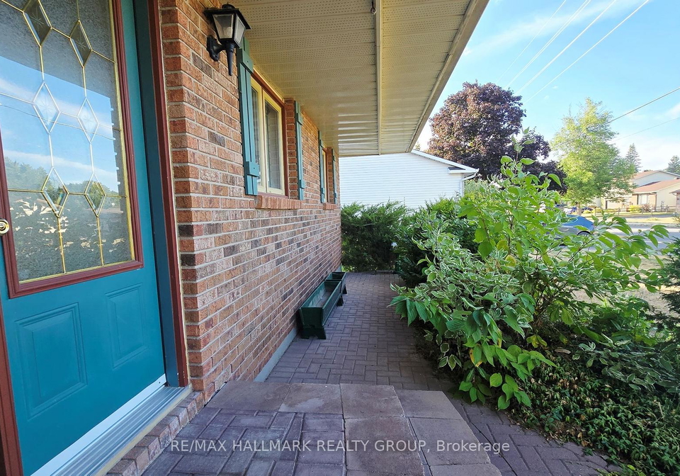 33-fortune-street-ottawa-ontario-x12369009