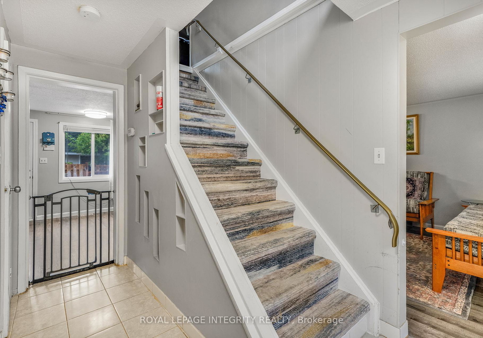 1548-beaverpond-drive-ottawa-ontario-x12370308
