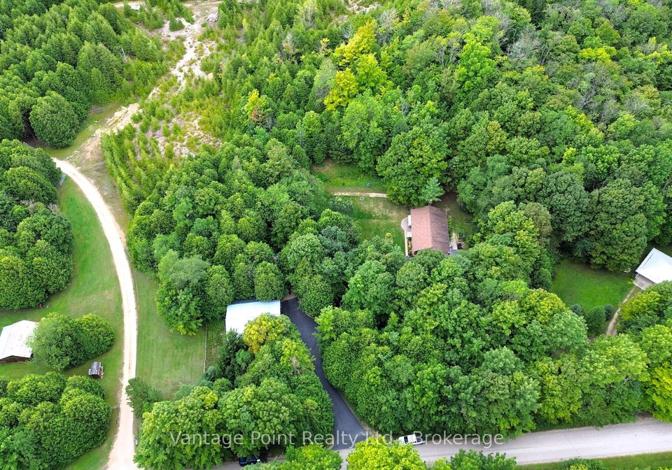 574256-40-side-road-west-grey-ontario-x12370466