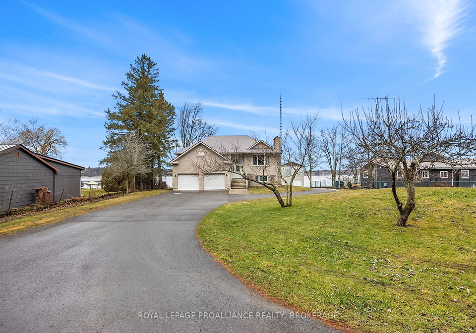 1-leavis-shores-frontenac-islands-ontario-x12370879