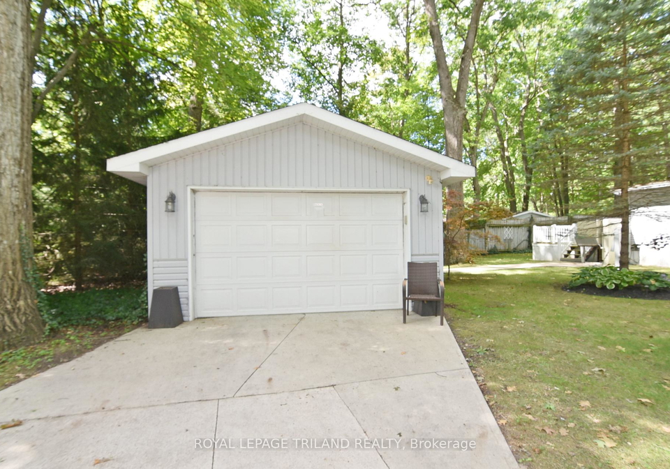 9910-northville-crescent-lambton-shores-ontario-x12371140