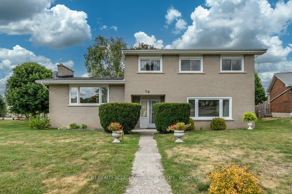 28-sunset-crescent-greater-napanee-ontario-x12371340