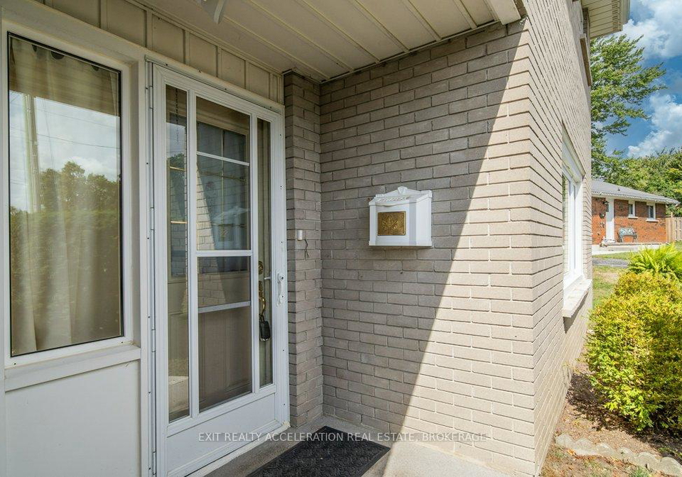 28-sunset-crescent-greater-napanee-ontario-x12371340