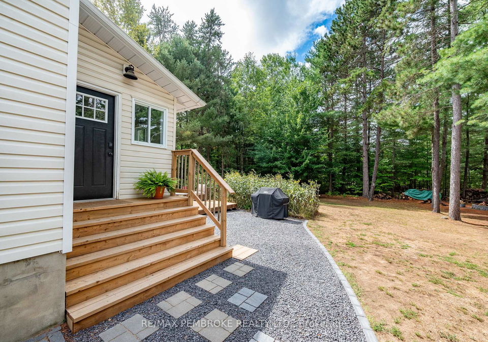 5-dennis-crescent-petawawa-ontario-x12371727