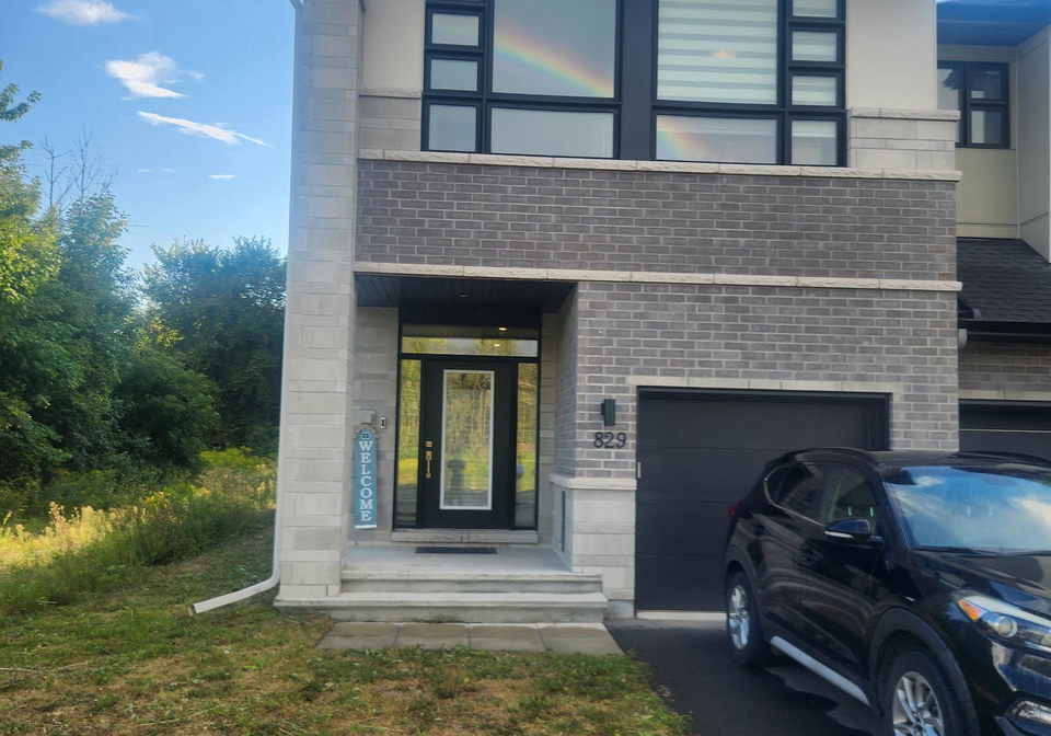 829-brian-good-avenue-ottawa-ontario-x12372938