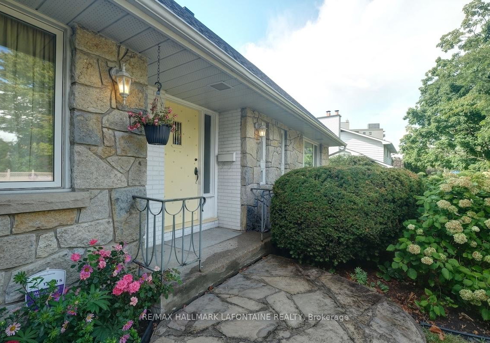 844-edgeworth-avenue-ottawa-ontario-x12373155