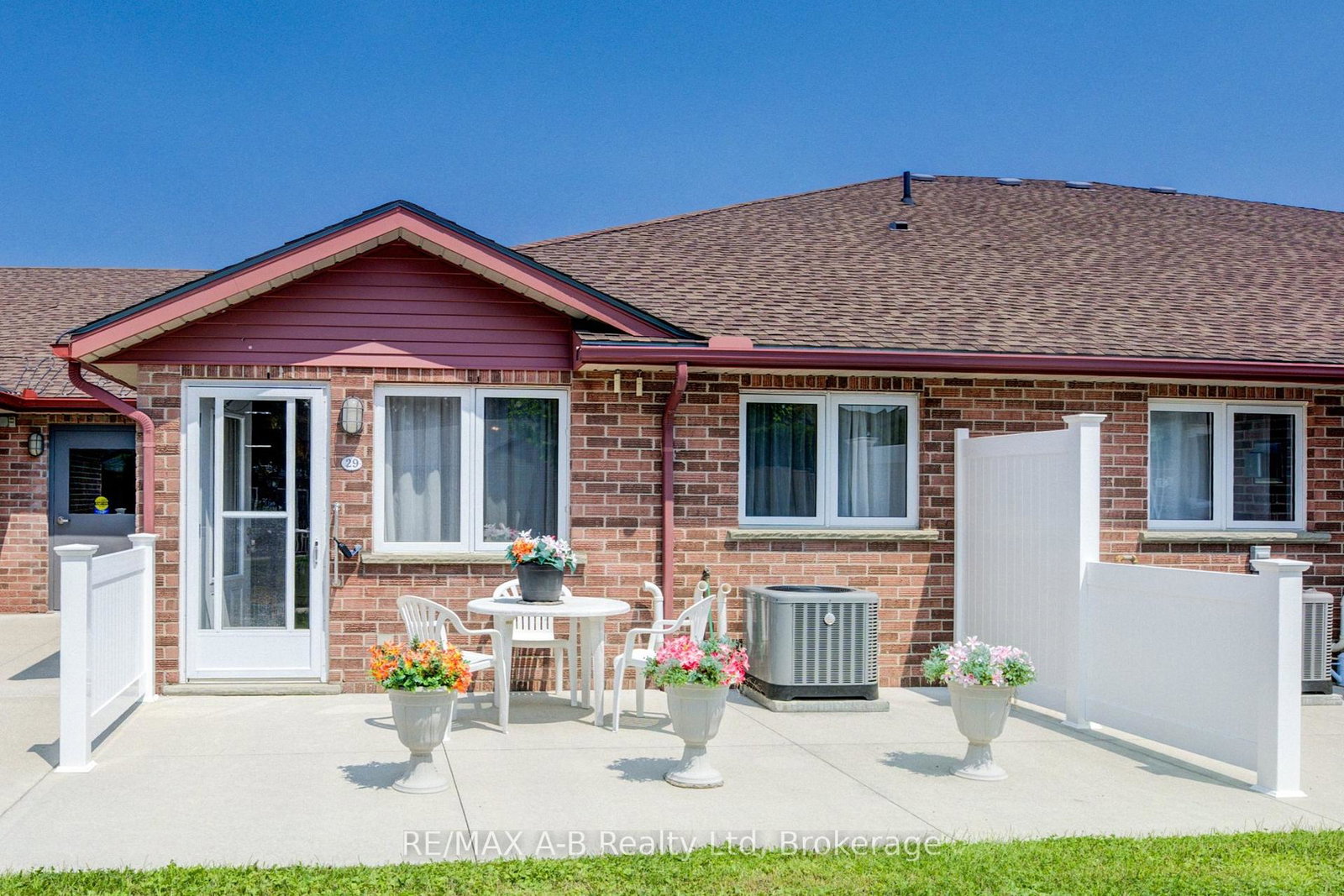 300-john-street-s-stratford-ontario-x12373159