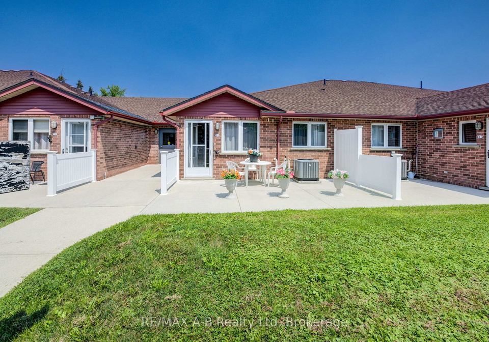 300-john-street-s-stratford-ontario-x12373159