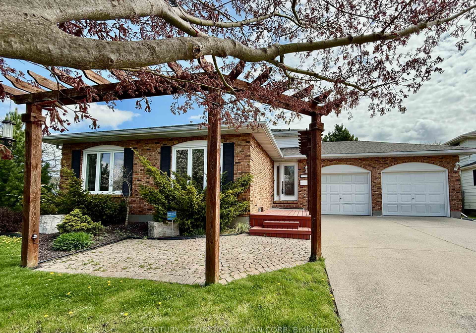 100-hastings-crescent-sarnia-ontario-x12373195
