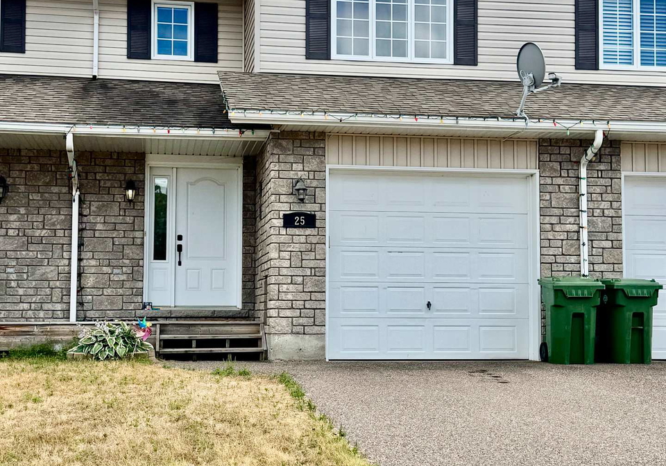 25-winston-avenue-petawawa-ontario-x12373289