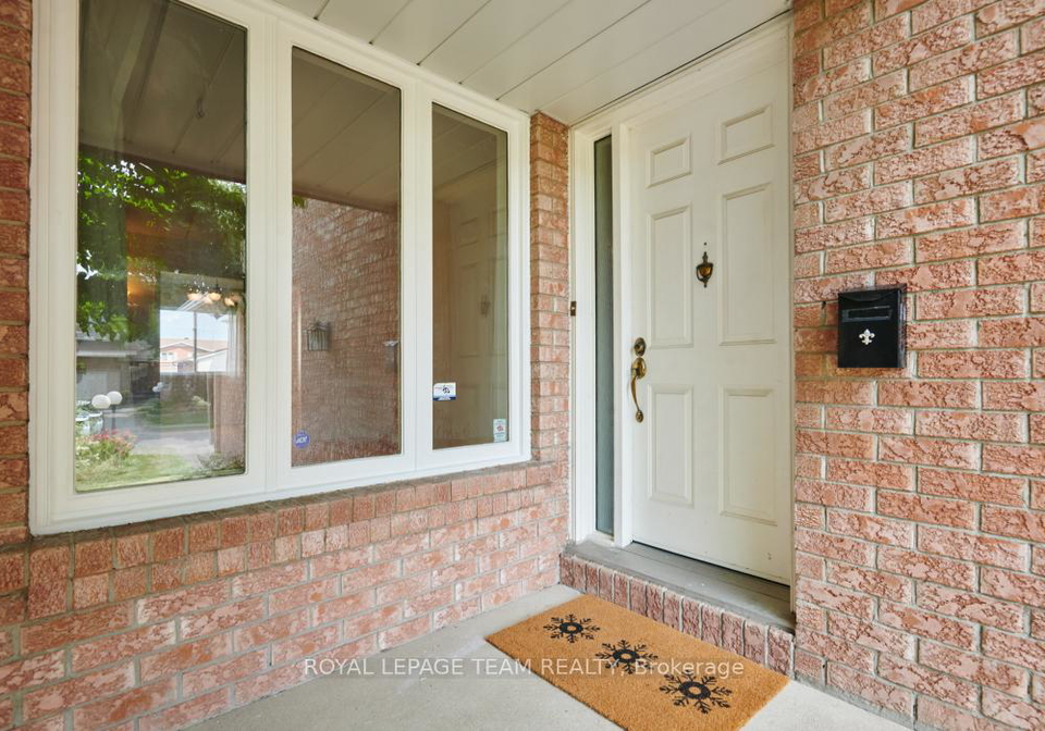 16-chickasaw-crescent-kanata-ontario-x12373749